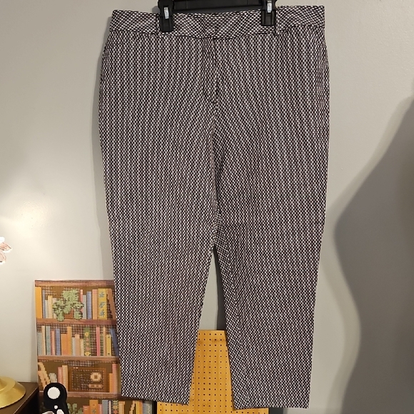 Liz Claiborne Pants - Liz Claiborne Career Cropped Pant. Size 16.
